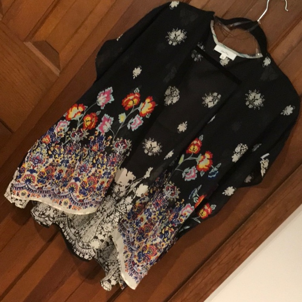 Black floral short kimono